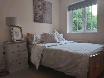 Lovely Double Room with Ensuite Main Photo