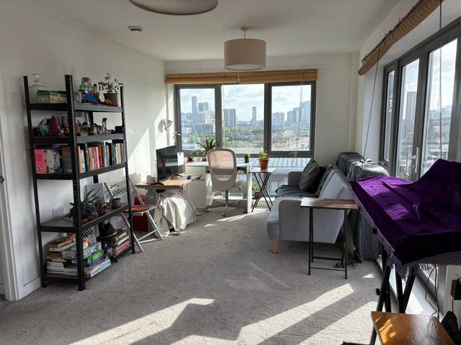 Room in lovely Bow flat!✨🌱 Main Photo