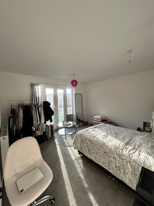 Double bedroom with personal  bathroom  Main Photo
