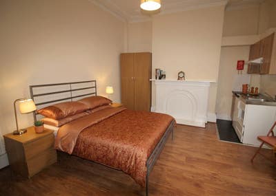 Double Studio Room Within House Share Main Photo