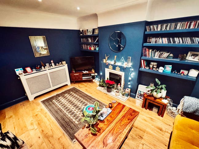 Room in a family house Main Photo
