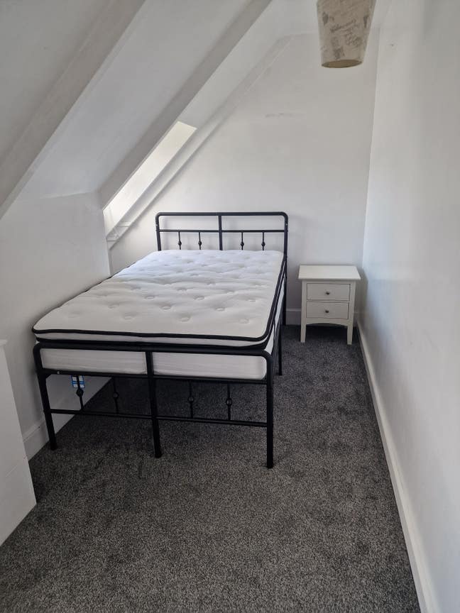 Room in town centre House Share Main Photo