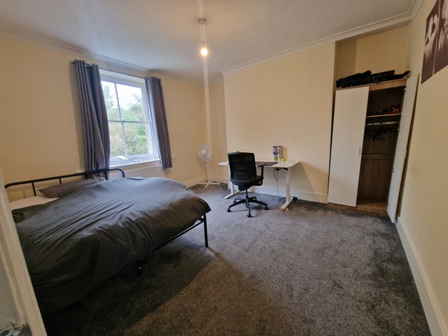 Very Spacious Double Bed Room London Main Photo