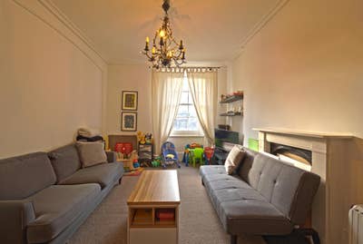 Spacious One-Bedroom Flat | Steps from Clapham Com Main Photo