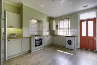 6 Bed Property - Leeds, Hyde Park, 1 Room to Let  Main Photo