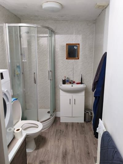 Double Bedroom- Julian Road Main Photo