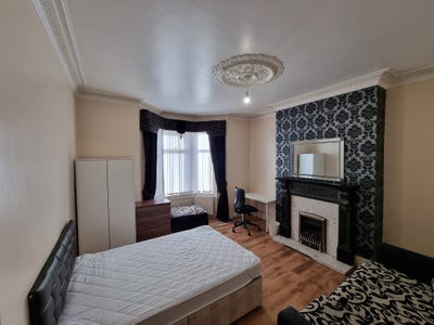 🛏️ Room(s) with Bills Included ✅ NE4 - West Main Photo