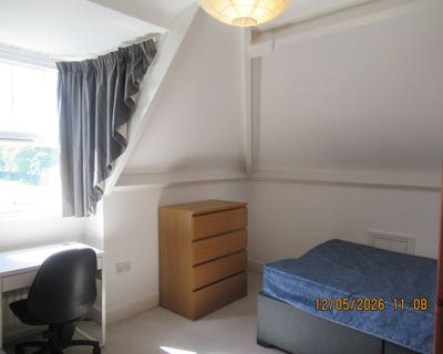 Top Floor Ensuite Spacious Bedroom Main Photo