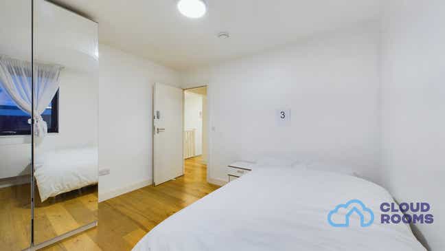 Largest Room in the Property – GU14 🏠 Farnborough Main Photo