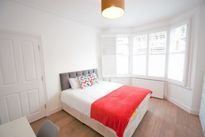 Modern Double Room – Close to Transport! Main Photo