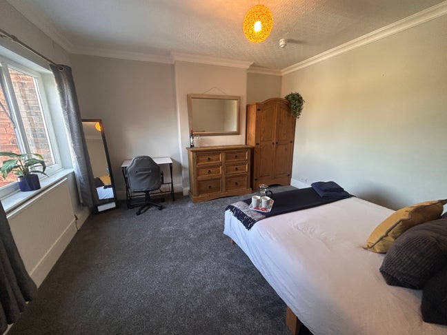 🌿 King Size Room + Private Study Room | LN1 Main Photo