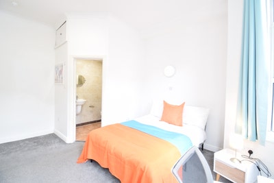Double en suite / Central Line /  W12 Main Photo