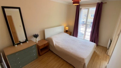 🏡2 ROOMS/EN SUITE + garden  - next to docks🏡 Main Photo