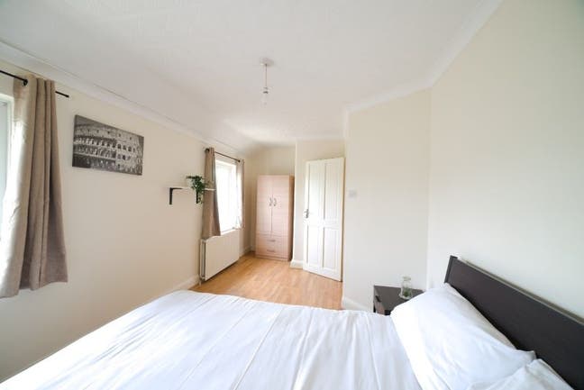 🏠 East London Gem – Spacious Room in E15 🏠 Main Photo