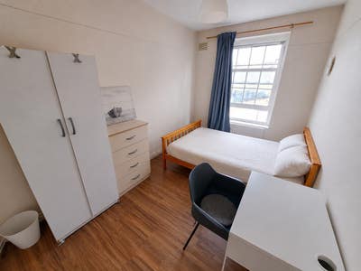 2 Bright Double Rooms Available in Oval Main Photo