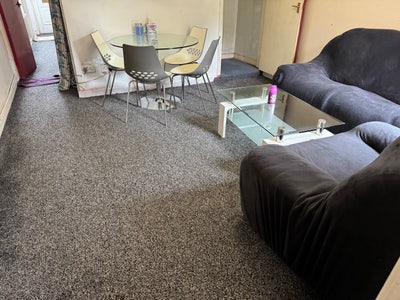 A double room available for rent. Main Photo