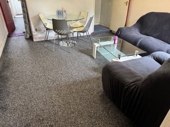 A double room available for rent. Main Photo
