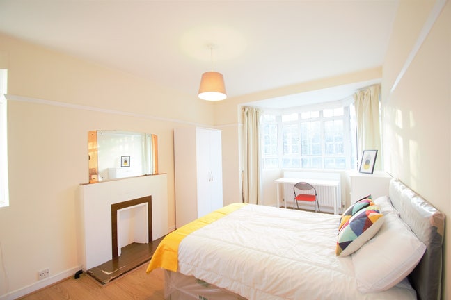 Friendly Housemates, Clean Home, Easy Travel Main Photo