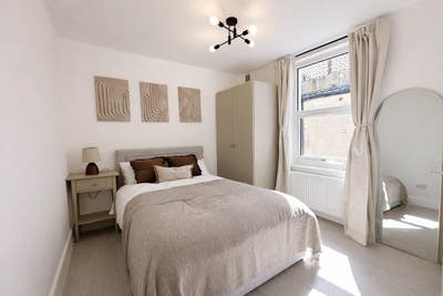 🛁 Private Ensuite Double | Stockwell SW9 | Modern Main Photo