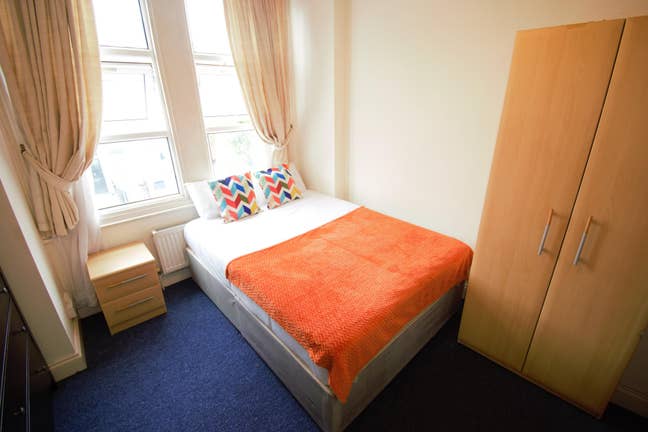 En suite / Walking distance to the Station !  Main Photo