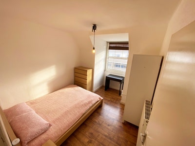 🏡 3 ROOMS, 2 baths, lounge - from JULY 🏡 Main Photo