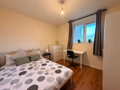 Spacious Double Rooms in Bow!!! Main Photo