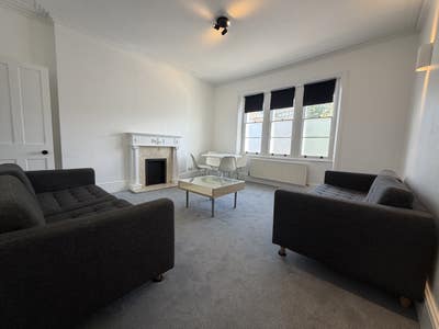 Fantastically located 4 double bed furnished flat Main Photo