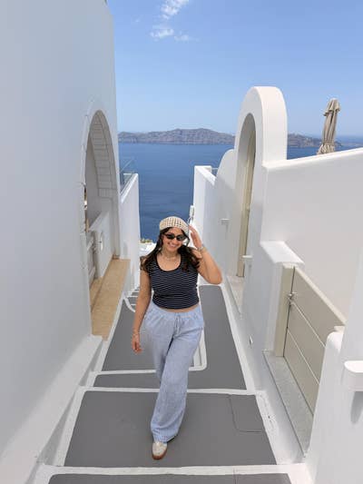 24 y/o working professional seeking 2 bed flat Main Photo