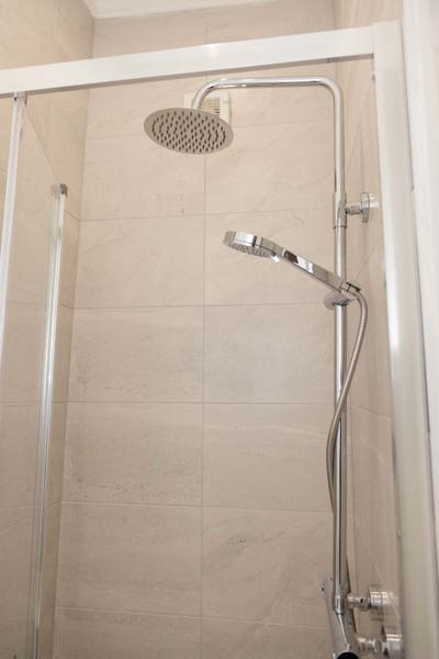 Spacious Ensuite Rooms Available Now!! Main Photo