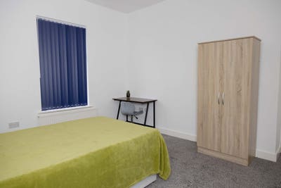 Spacious Ensuite Rooms Available Now!! Main Photo