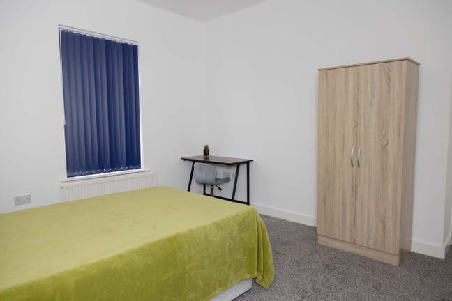 Spacious Ensuite Rooms Available Now!! Main Photo