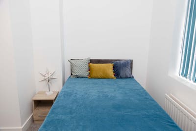 Spacious Ensuite Rooms Available Now!! Main Photo