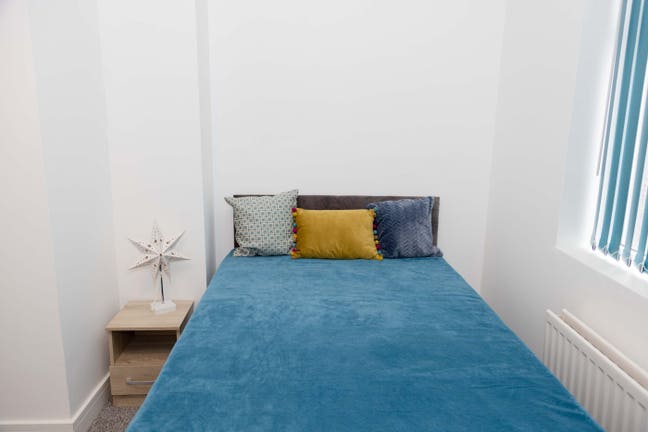 Spacious Ensuite Rooms Available Now!! Main Photo