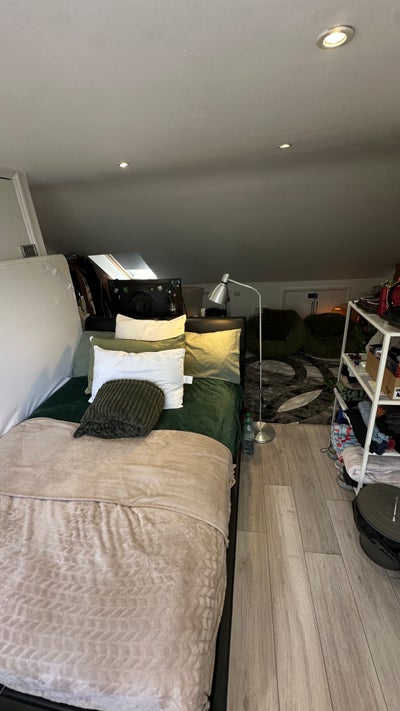 Large Ensuite Room in Charlton Main Photo