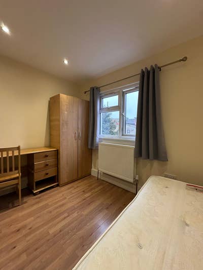 ✨ Modern En-Suite Room Available In E11🌿 Main Photo
