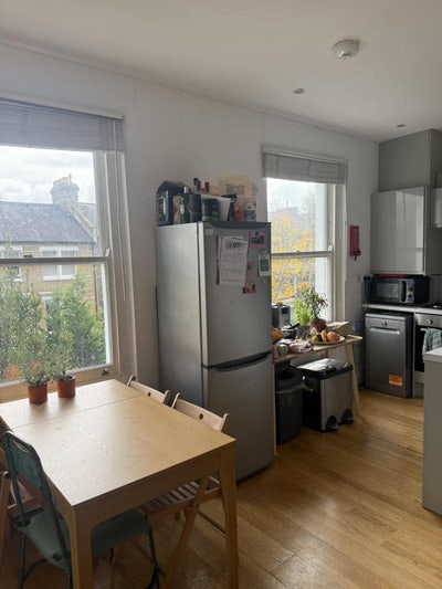 1 Large Bedroom with Ensuite  Main Photo