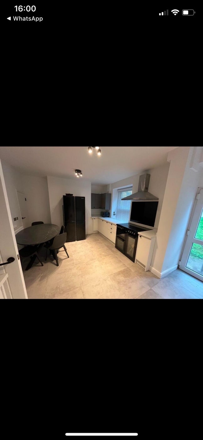 Spacious Room available in a student property Main Photo