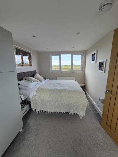 Stunning Loft Suite with En Suite, WiFi & Parking  Main Photo