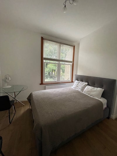 Lovely large modern high spec room  Main Photo