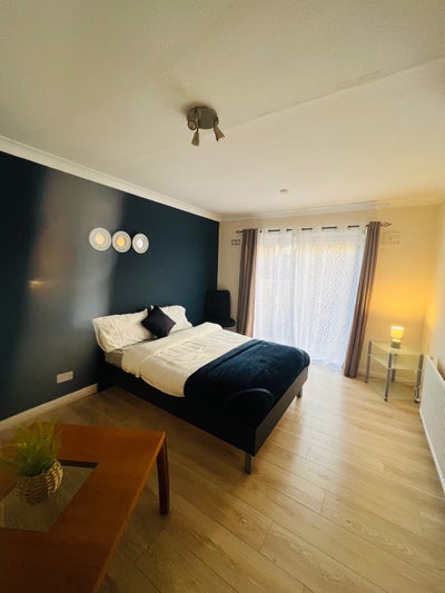 Double  Rooms- Oxford All Bills Included Main Photo