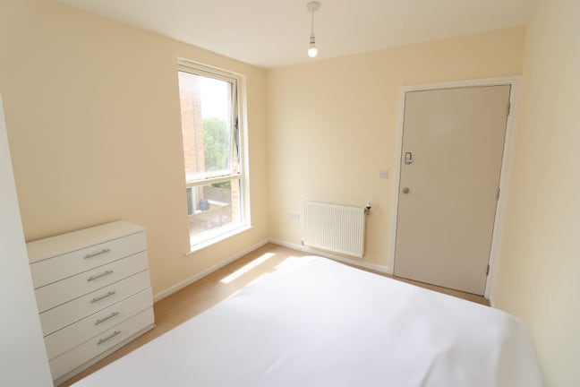 2 Modern Rooms by Chiswick High Road  Main Photo