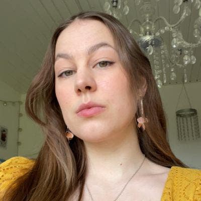Professional Female seeks a single or double room Main Photo