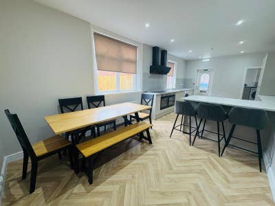 Ensuite and Off Suite Double Bedrooms  Main Photo