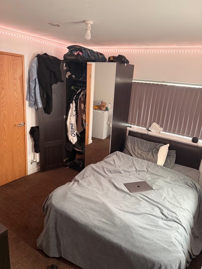 Two spacious En-suite rooms available  Main Photo