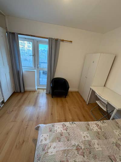 Room with Balcony in Bethnal Green Main Photo