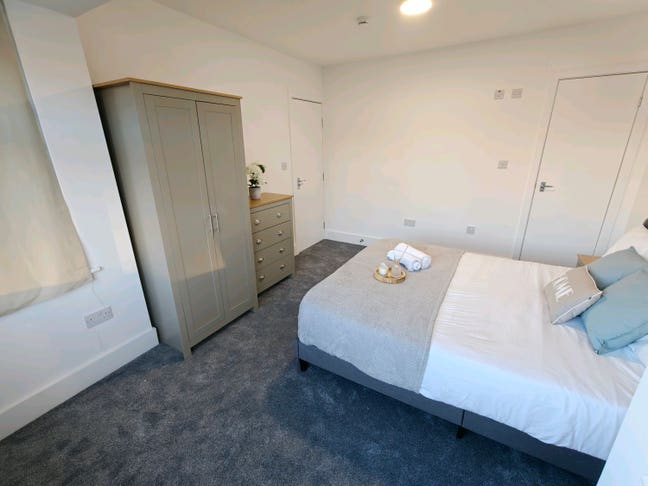 New Huge ensuite 1min to station | Bills Included  Main Photo