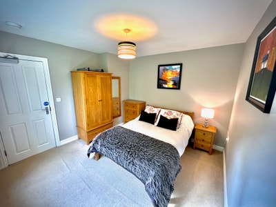 Newly Refurbished Clean Tidy 6 Bedroom House Main Photo