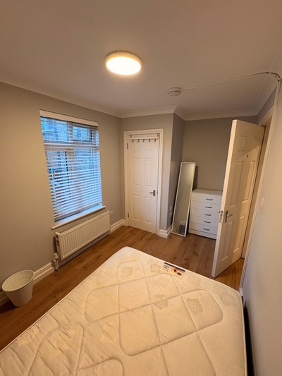 Double room in Kilburn with private office Main Photo