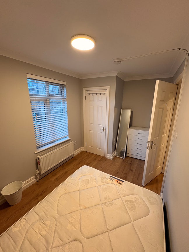 Double room in Kilburn with private office Main Photo