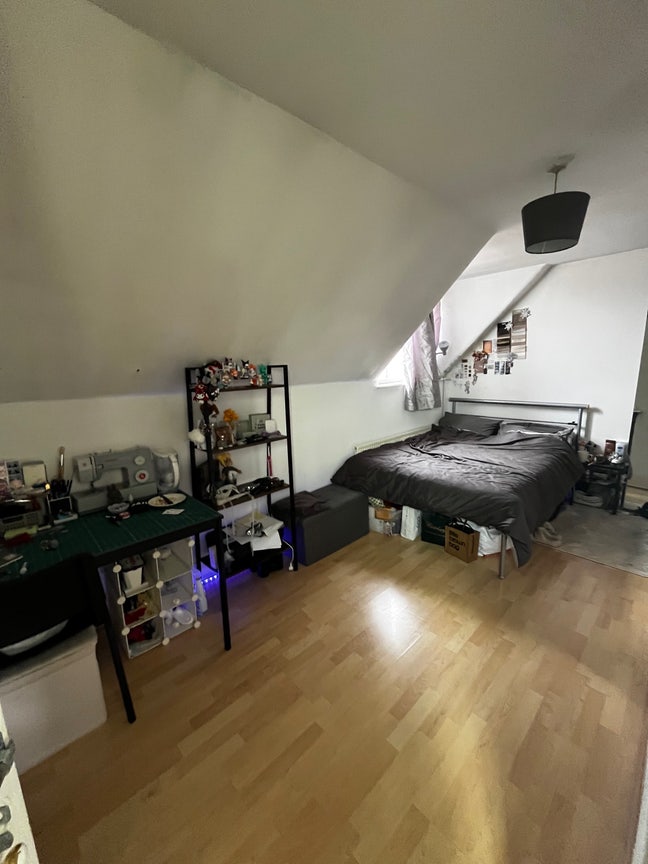 Double room in New Malden  Main Photo